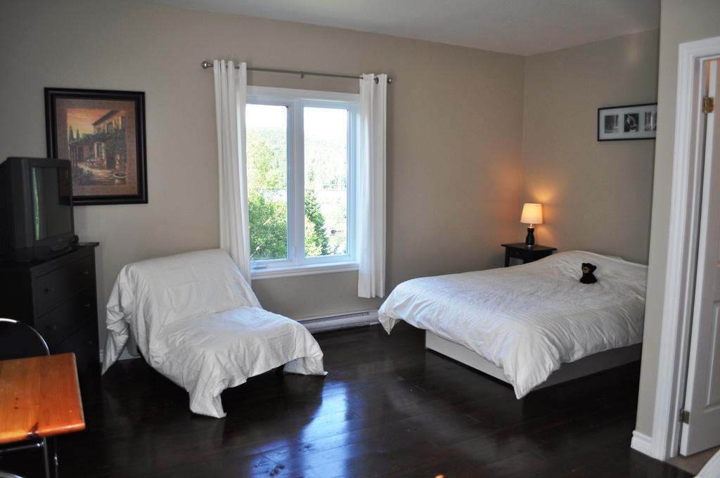 La Taniere De L'Ours Hotel แซงต์-โดนาต์-เดอ-มงกาล์ม ห้อง รูปภาพ